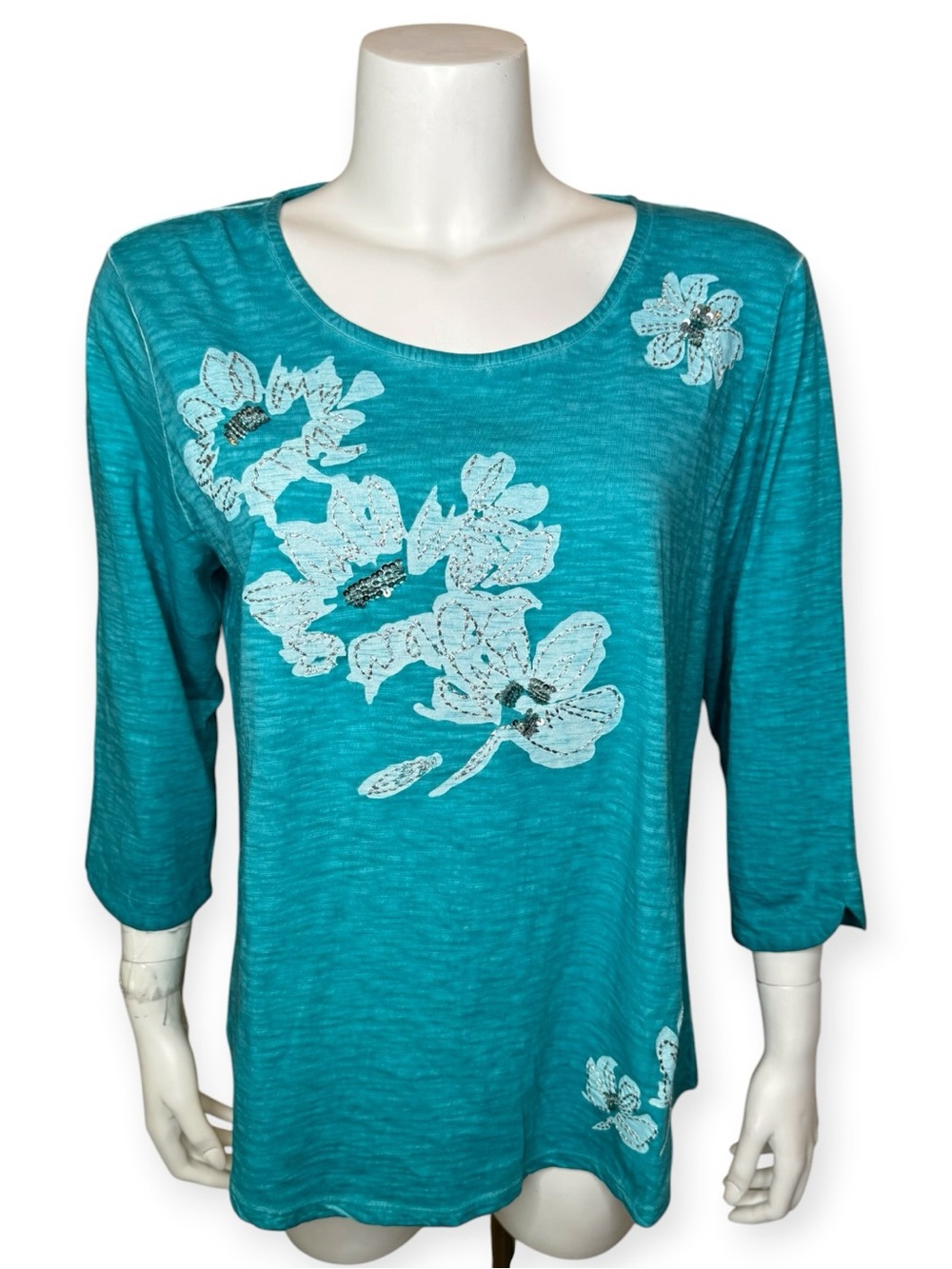 Chico’s Floral Pigment Print Top Tee Size 2 Large Embroidered Sequined Aqua Blue